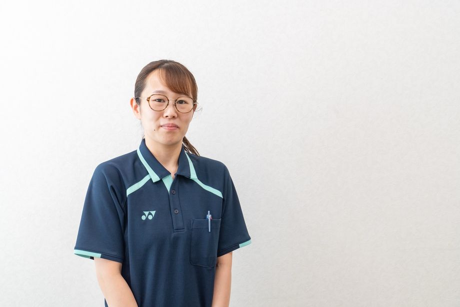 介護員 桑折 優那